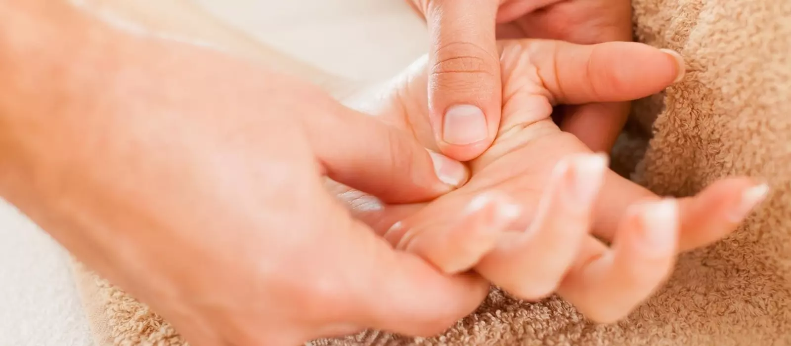 wellnes-fuer-die-haende-handmassage