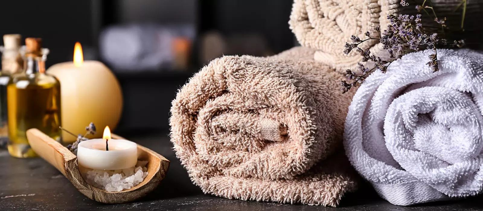 wellness-kerzen-handtuecher